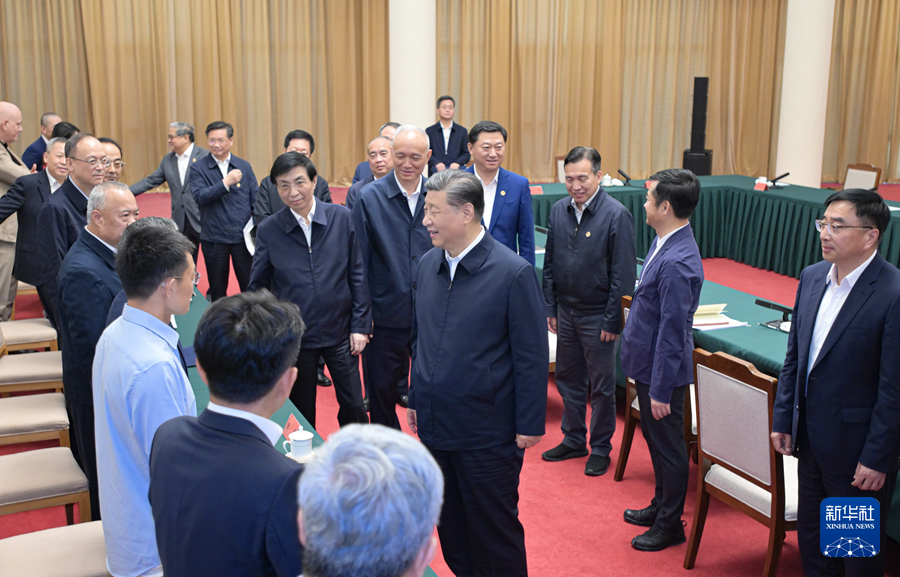 习近平主持召开企业和专家座谈会并发表重要讲话