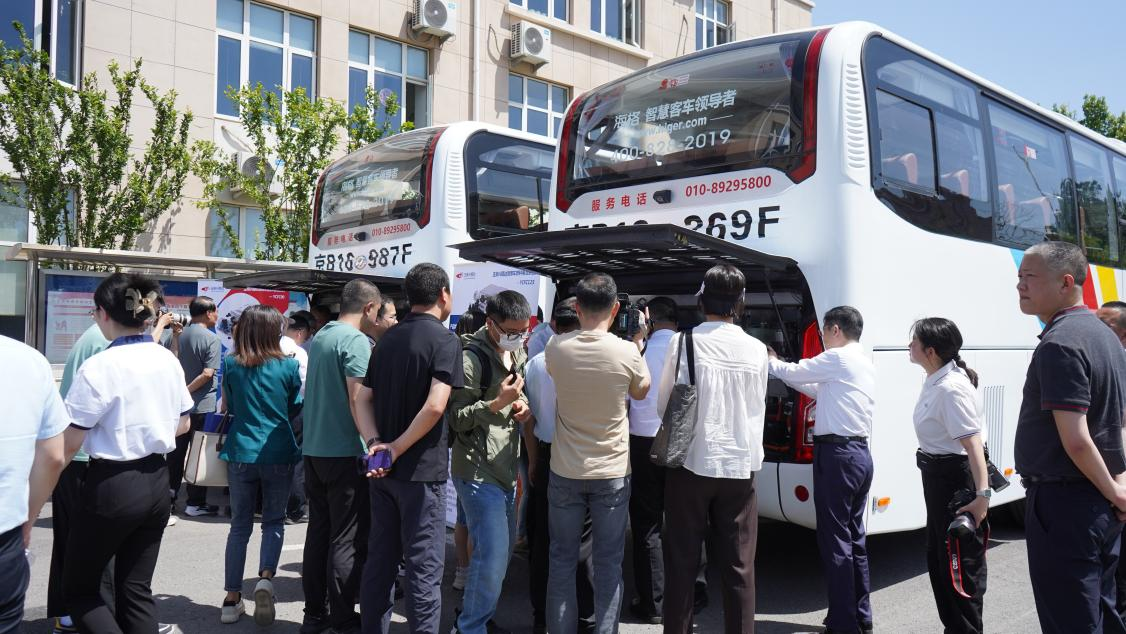 首都氢能示范跑出加速度！新一批50台苏州金龙氢能公交上线北京