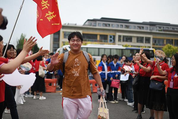 2024高考今日开考，1342万考生赶赴考场！