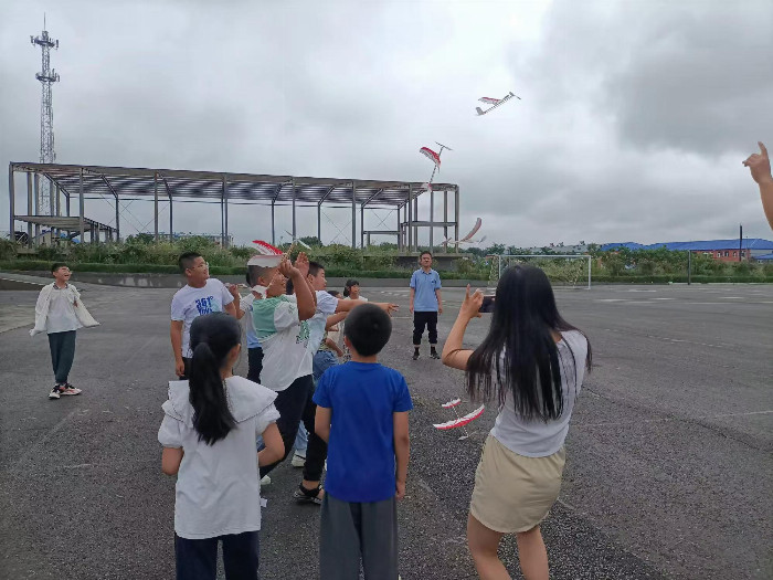 北航学子前往中国航天员翟志刚故乡开展航天夏令营活动