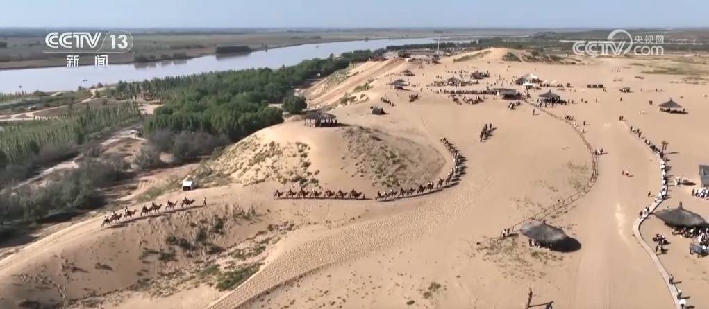 各地景区人潮涌动活力足 文旅市场“火”出新高度