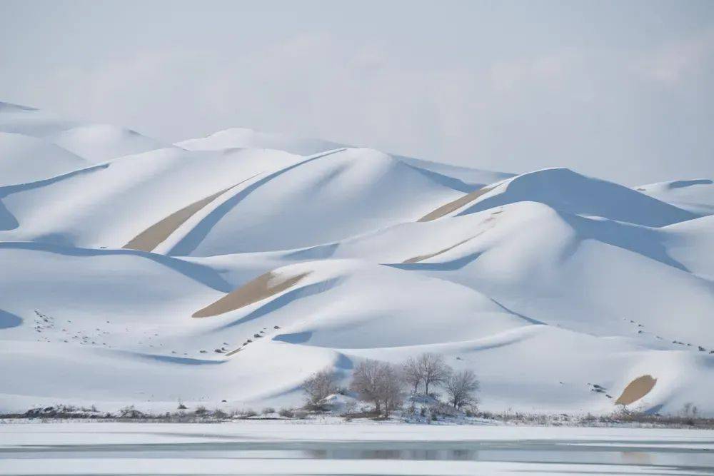 塔克拉玛干沙漠又下雪了？带你了解真相