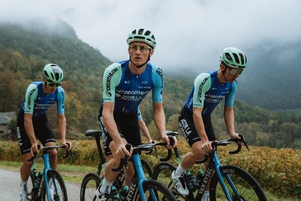 迪卡侬VAN RYSEL携手AG2R La Mondiale车队共绘2025赛季新篇章