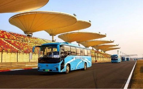 银翼裂风 光轨织梦！苏州金龙连续15年护航上海F1顶级赛事