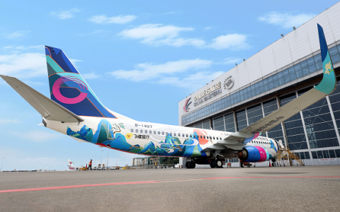 中国联合航空“飞猪号”彩绘飞机首航：千年丹青焕发现代活力