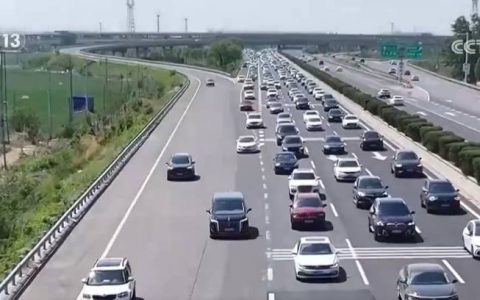 各地迎来客流返程高峰 交通部门“多点发力”保障群众出行安全有序