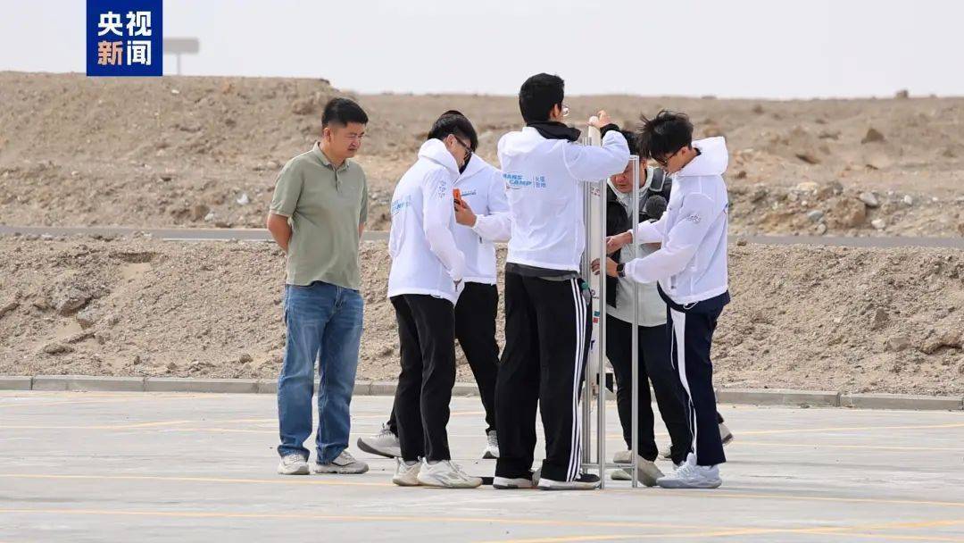 25名中学生火箭爱好者在青海成功发射探空火箭
