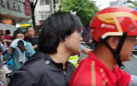 高考忘带身份证 京东外卖小哥急送考生回家取证