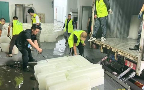 苏超迎“烤验”：南京对苏州今晚开打，南京奥体准备一万块冰降温