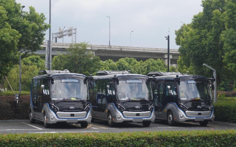 智能驾驶再提速！批量苏州金龙L4级自动驾驶巴士交付杭州临平区