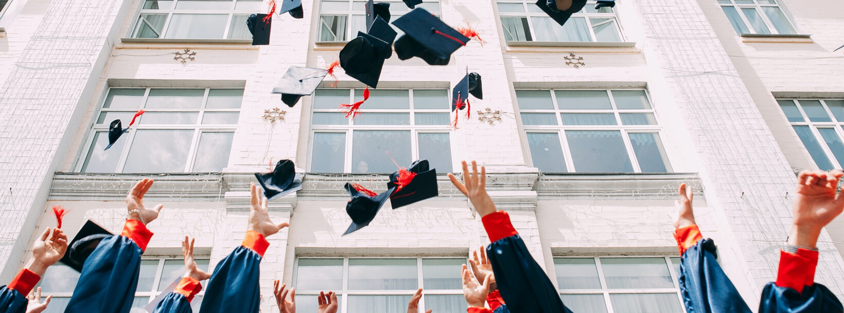 章泽天出席2025未来科学大奖活动 优雅大气 与科学家互动