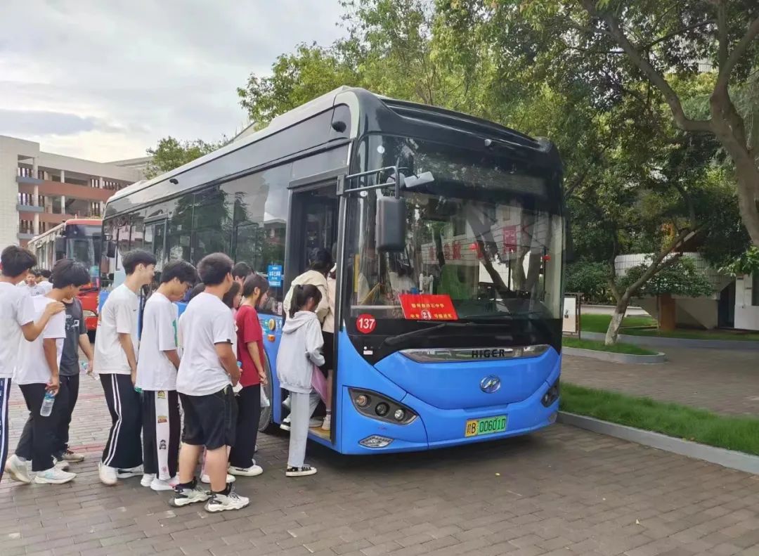 中国汽车出海迎突破：6月单月出口首破百万大关