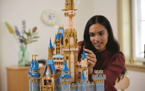 全新乐高(R)|迪士尼：经典迪士尼城堡套装亮相