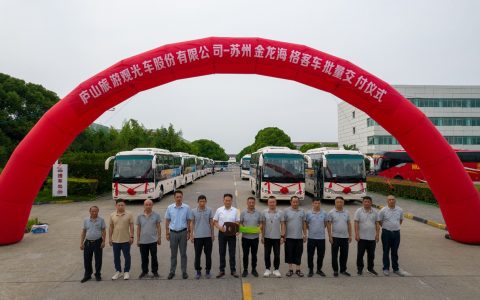 穿越云海相约庐山 20辆苏州金龙海格途悦成景区新门面！