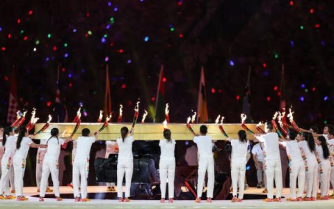 世界向东看，特步助力成都大运会正式开幕