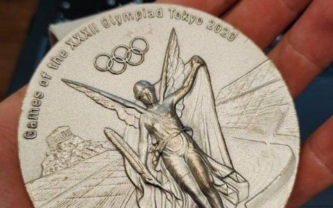 运动员吐槽“东京奥运会银牌2年就成废铁”？网友：奖牌褪色，荣誉不会播