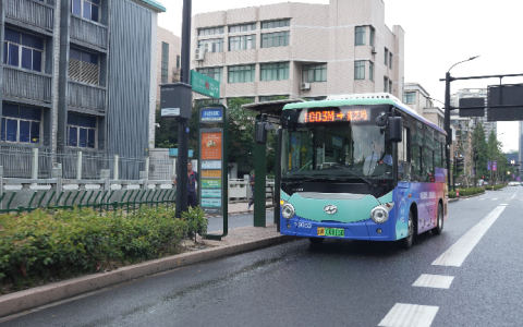 喜迎亚洲体育盛会！苏州金龙纯电微巴杭州闪亮出圈