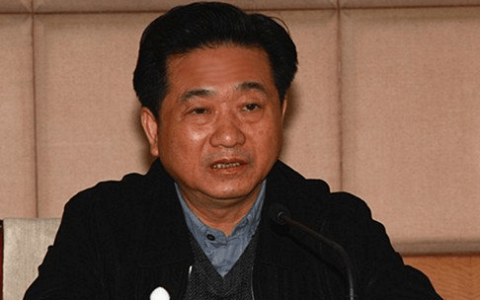 通过瓷器、茶叶等牟取暴利，正厅级的他被逮捕