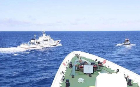 现场画面！中国海警依法驱离非法闯入菲律宾船只