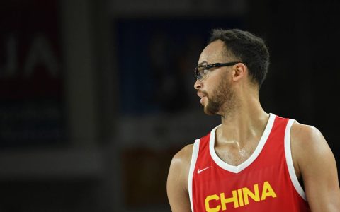 李凯尔18分送致命抢断 中国男篮1分险胜新西兰