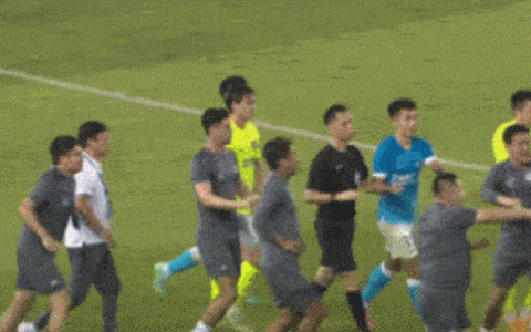 又打起来了！大连人深圳赛后爆发大规模冲突