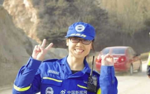 为了流量毫无底线！网红在牺牲的蓝天救援队员家门口直播，还“嘻嘻哈哈”