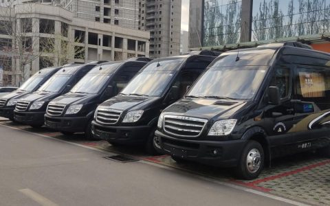 大7座宽敞体验！苏州金龙睿星助新疆南松打造高端旅游