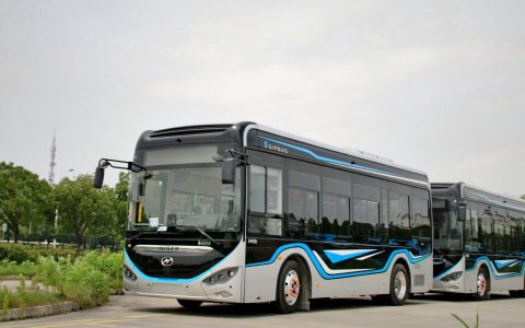 彰显高端制造实力！苏州金龙海格客车揽获“榜样车型”两项大奖