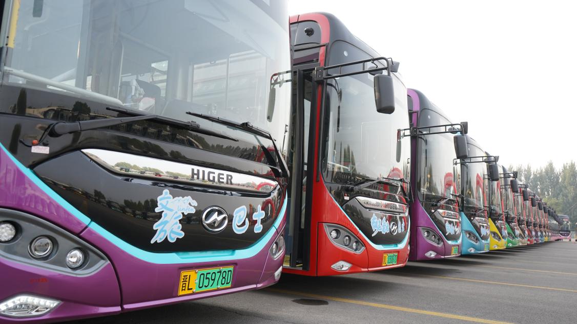 流动“彩虹”！64辆苏州金龙七彩巴士扮靓“华夏第一都”临汾