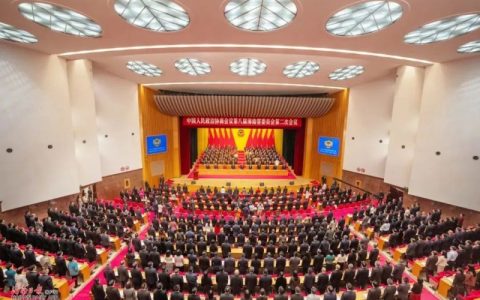 海南省政协会议开幕 一龄集团董事长李玮亮相“委员通道”