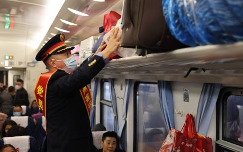 铁路春运：回家的路，温馨的旅程