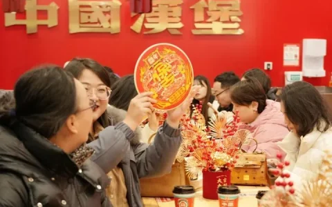 塔斯汀品牌IP塔狮惊喜亮相西安大唐不夜城