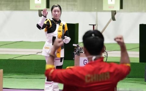 奥运冠军杨倩教练发文讨薪：奖金一分未得，领导升官发财却扣我钱