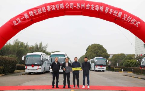 首都文旅绿色转型提速！批量苏州金龙纯电客车交付北京一路领先