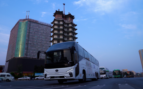 豫见美好、为你而来，苏州金龙新V系产品惊艳河南