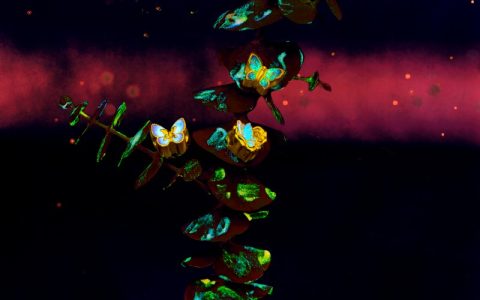 周大生首创荧光珐琅工艺：好看的皮囊和闪光的内在，TA都有！