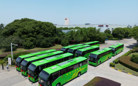 陕北旅运提档升级！批量苏州金龙新V系客车交付榆林大众旅运