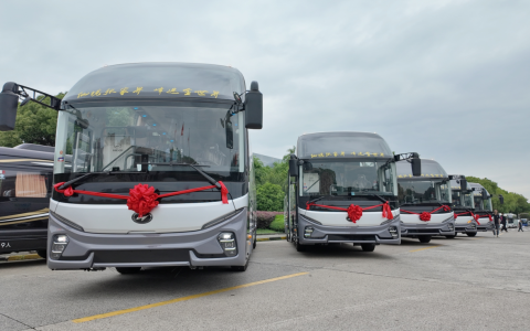 张家界首迎新V系客车！苏州金龙携手中信旅运打造旅游客运新范本