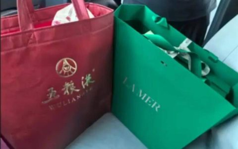 疯传！家长偷拍教师收礼，官方回应了