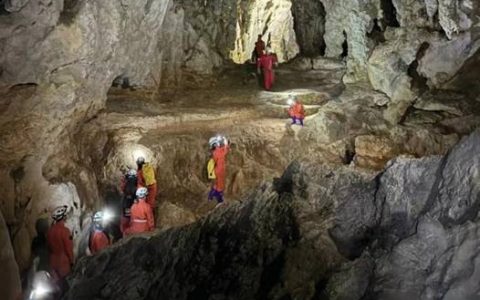 为哀牢山“降温” 拉紧户外探险“安全绳”