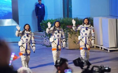 凌晨宣布：圆满成功！太激动了！