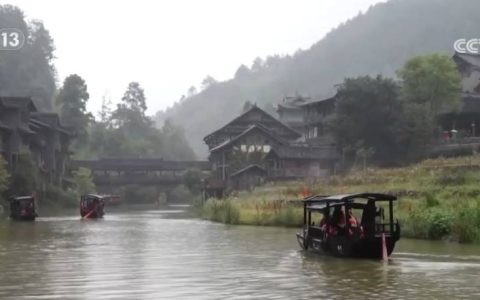 各地景区人潮涌动活力足 文旅市场“火”出新高度