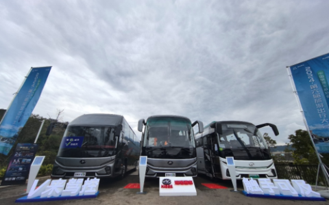 全球首款华为光场屏客车！苏州金龙技术创新赋能旅游新质生产力