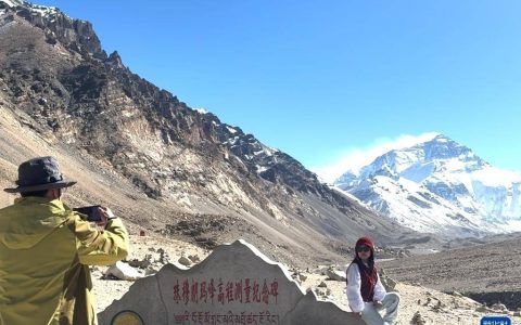 “冬游西藏”观珠峰