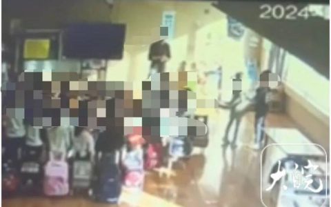 幼儿园老师让小朋友轮流扇耳光？教育局回应