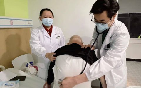 嗓子发痒久咳不愈，可能是胃有问题！建议查查→