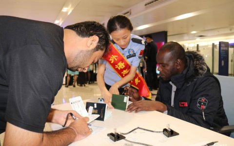 杭州口岸出入境突破400万人次 同比增长88%