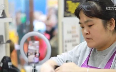 一个人带动一座城 “理发师晓华”是消费供给侧改革生动样本