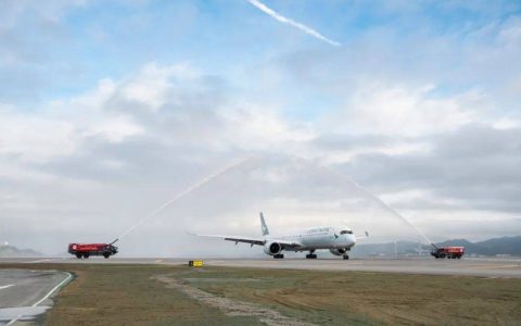 香港国际机场三跑道系统正式启用