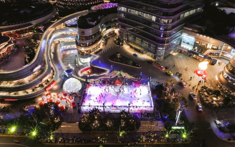 SMP上海白玉兰广场开启“潮动不设限”圣诞季